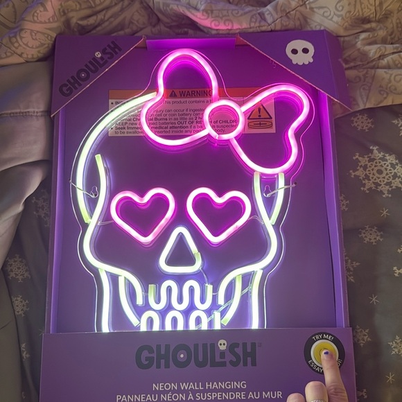 Neon White Skull with pink bow Emo Goth Halloween Light LED Wall Decor ☠️🎀